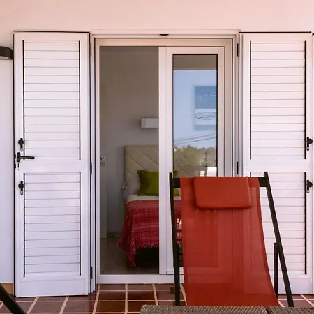 Villa Km2 Lovely Located Just Outside Of Sa Carroca A 5 Minute Drive From Playa Den Bossa *