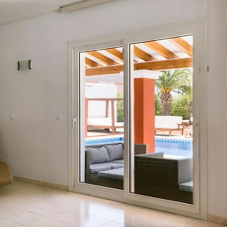 Km2 Lovely Located Just Outside Of Sa Carroca A 5 Minute Drive From Playa Den Bossa Villa *