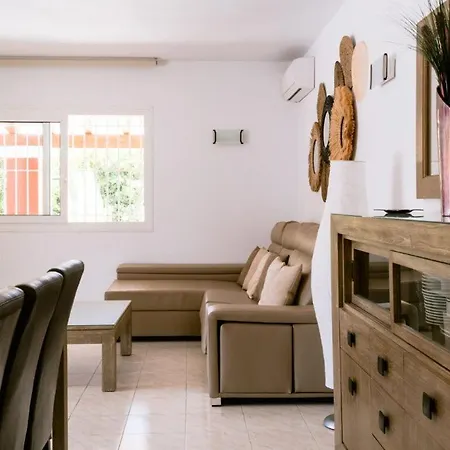 Villa Km2 Lovely Located Just Outside Of Sa Carroca A 5 Minute Drive From Playa Den Bossa *